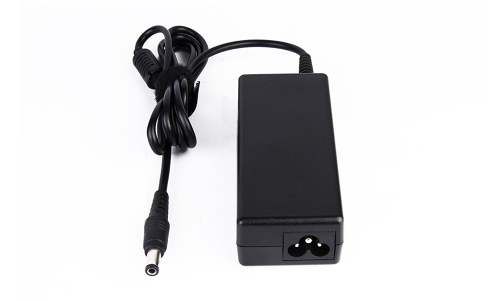 TOSHIBA 60W 15V4A 6.3*3.0