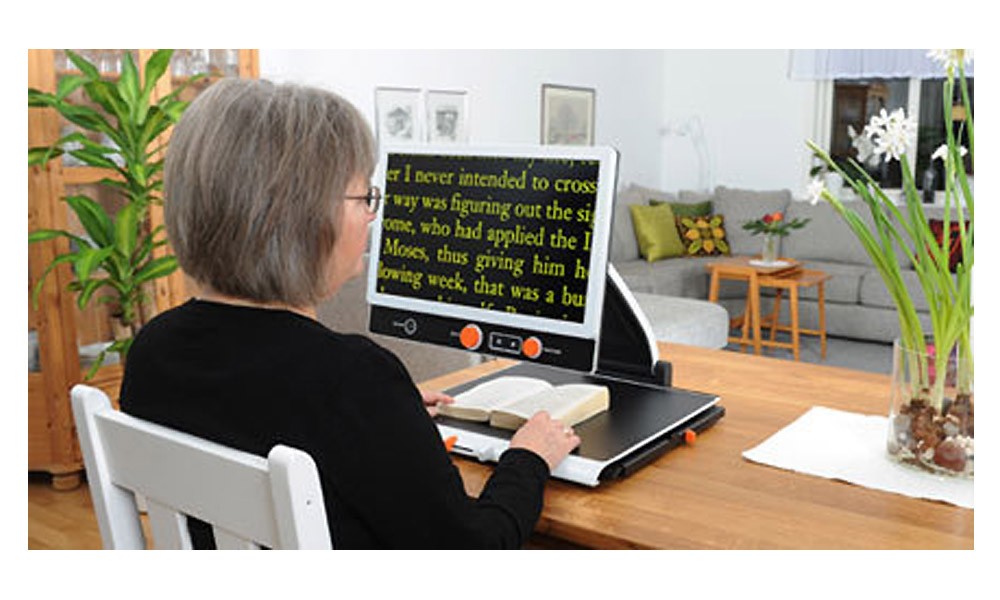 LVI MagniLink Zip 17 FHD True, portable video magnifier